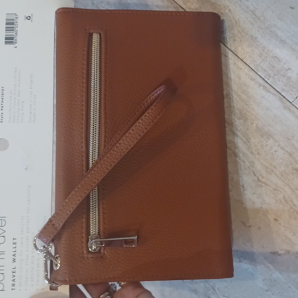 NWT Path Travel Wallet - Picture 4 of 7